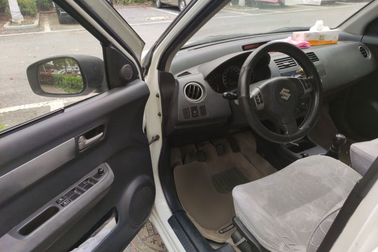 Used Suzuki Swift 2005 1.3L Manual Luxury Model
