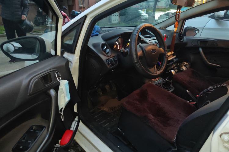 Used Ford Fiesta 2013 Sedan 1.5L Manual Fashion Edition Driver Seat