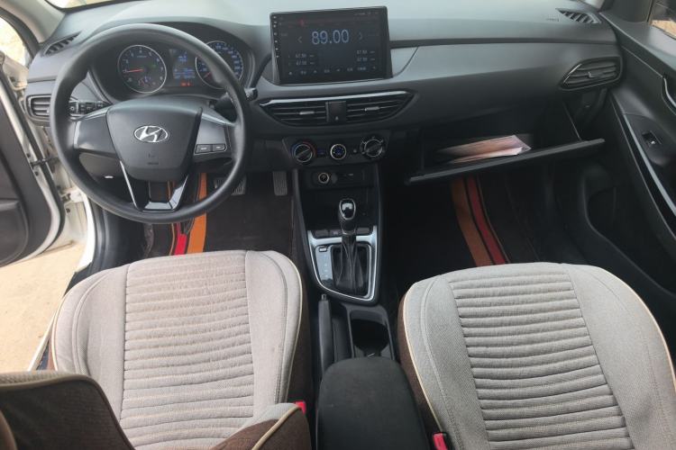 Used Hyundai Celesta 2020 1.6L Automatic GL Enjoyable Edition Center Console