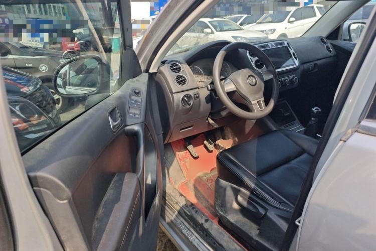 Used Volkswagen Tiguan 2010 1.8 TSI Manual Two-Wheel Drive Urban Edition Driver Seat