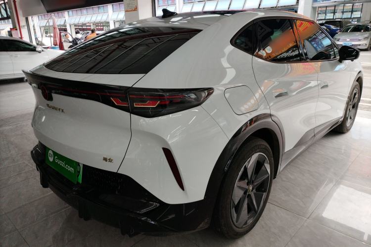 Used Volkswagen ID.UNYX 2024 Pro Long-Range Version Rear Right 45 Deg