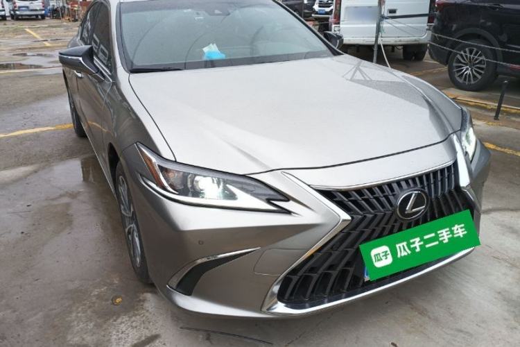 Used Lexus ES 2022 200 Excellence Edition Front Right 45 Deg