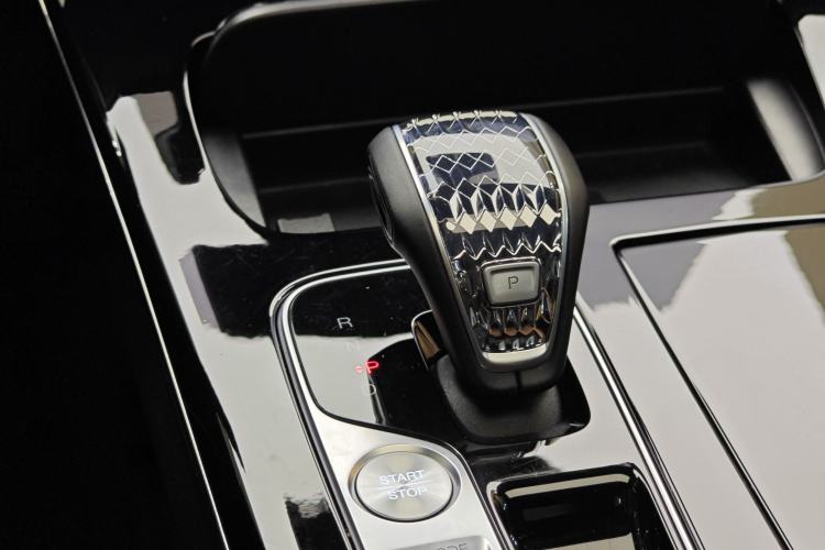 Used GAC Trumpchi M8 2024 Master Series 400T Ultimate Edition Gear Lever