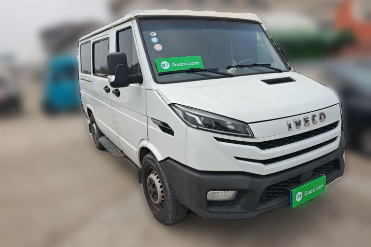 Used Iveco Daily 2023 2.5T A35M1 Short Wheelbase Low-Roof Single-Tire Side-Sliding Door 5-9 Seater Front Right 45 Deg