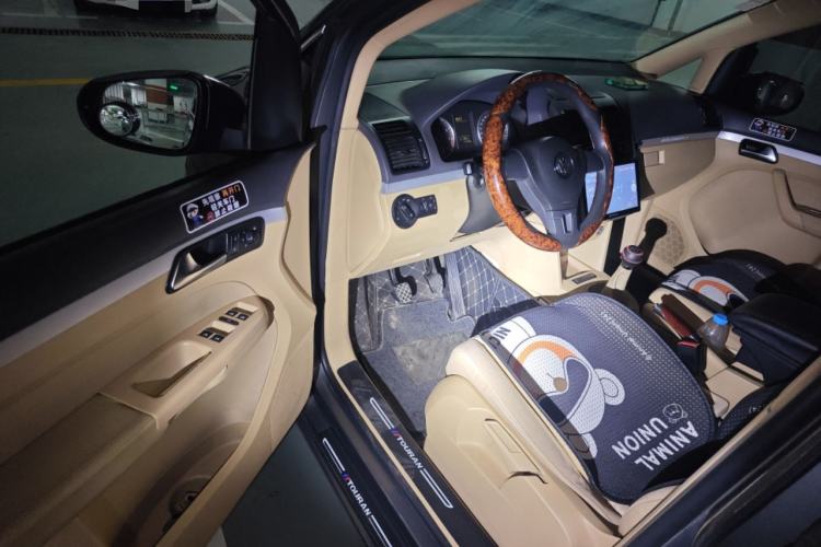 Used Volkswagen Touran 2011 1.4T Manual ZhiShang Edition 5-seater Driver Seat