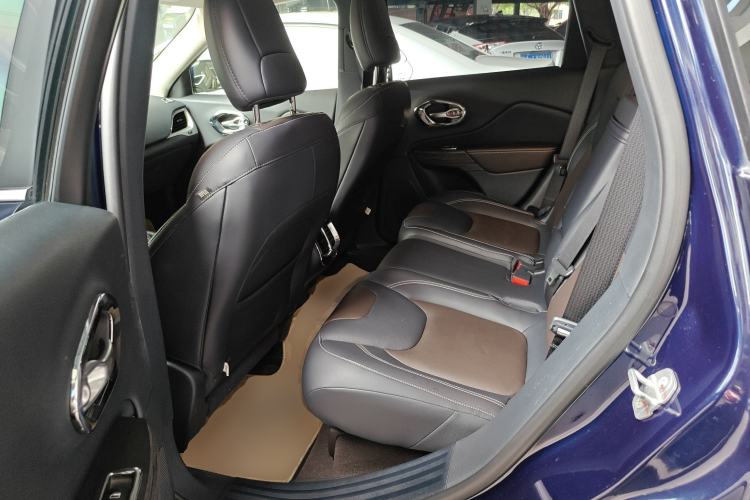 Used Jeep Cherokee 2017 2.4L Leading Smart Edition
