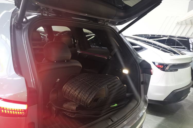 Used ONVO Luxeed L90 2025 Model—Ultra Six-Seater Version
