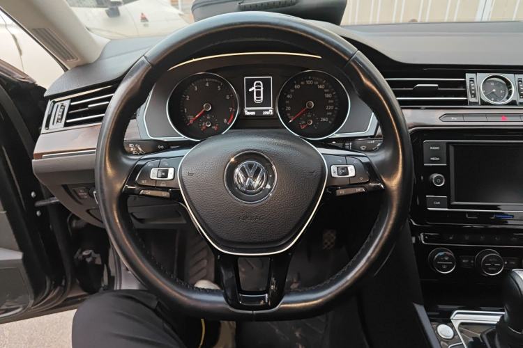 Used Volkswagen Magotan 2018 330TSI DSG Luxury Model
