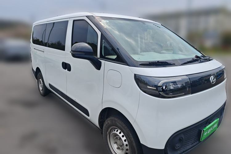 Used SAIC MAXUS Dana V1 2025 Low-Roof Multi-Function Version 42 kWh Front Right 45 Deg