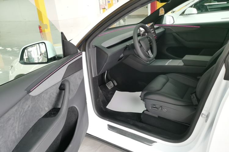 Used Tesla Model Y L 2025 Model Long-Range All-Wheel-Drive Version