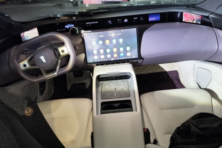 Used Avatr 12 2023 650 Three-Laser Four-Wheel Drive Performance Edition Center Console