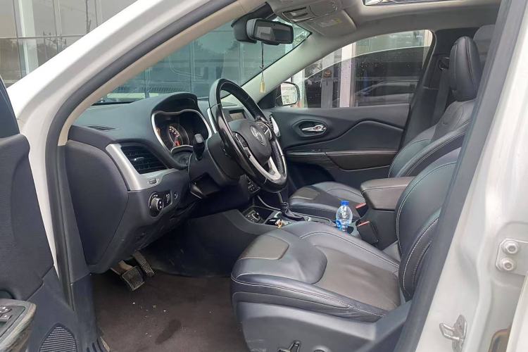 Used Jeep Cherokee 2020 2.0L Two-Wheel Drive Classic Sports Edition