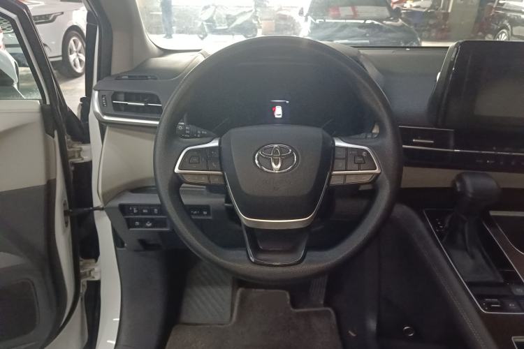 Used Toyota SIENNA 2023 2.5L Hybrid Comfort Edition Steering Wheel