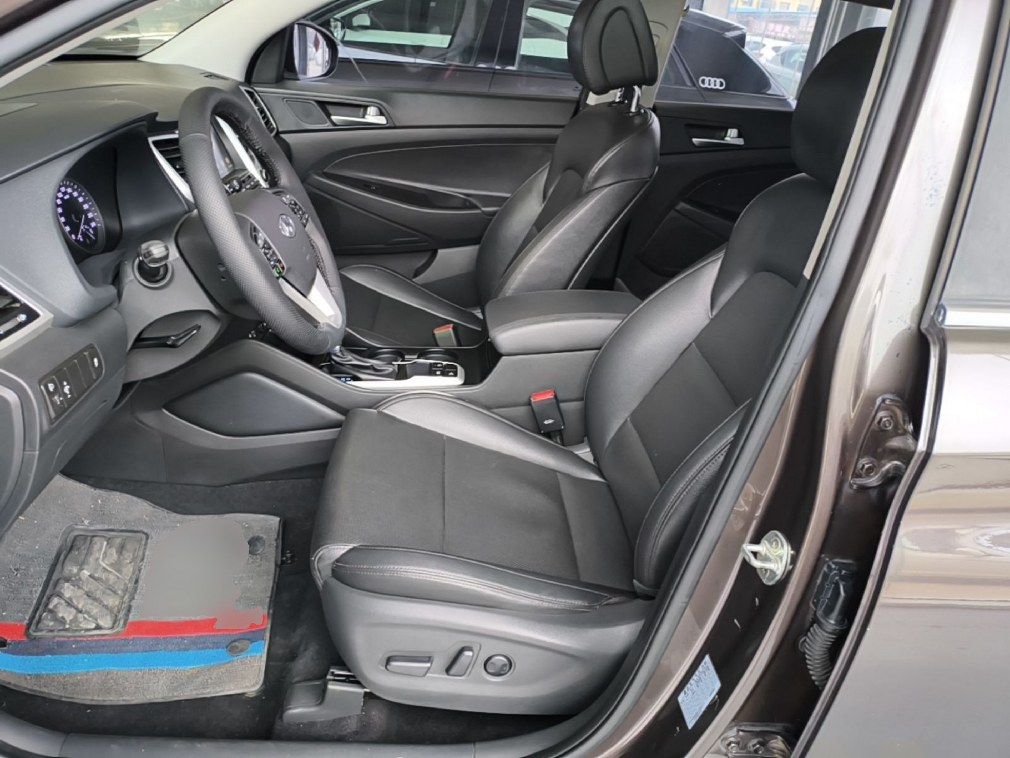 Vordere Reihe im Auto