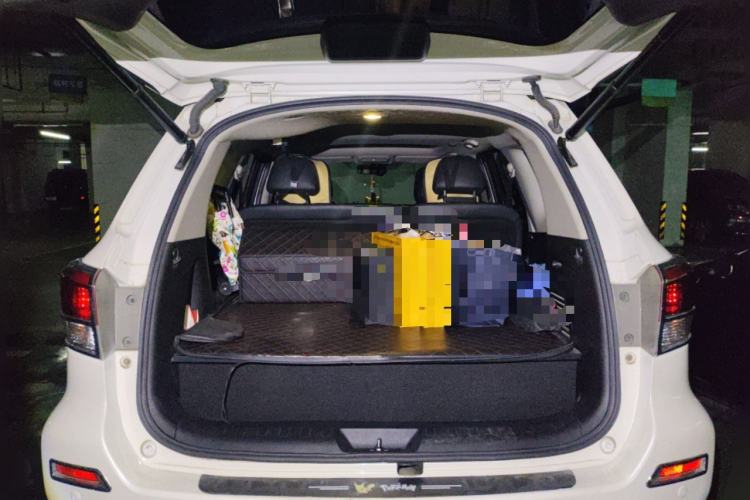 Used Nissan Terra 2018 2.5L Automatic 4x4 Luxury Edition
