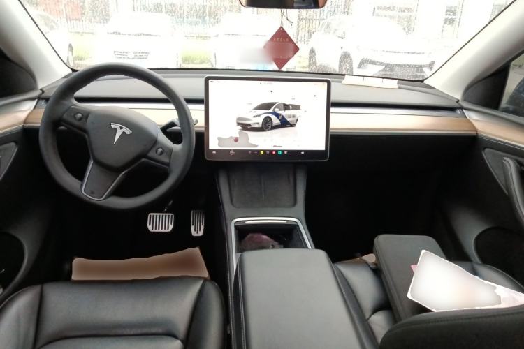 Used Tesla Model Y 2022 Long-Range All-Wheel-Drive Version
