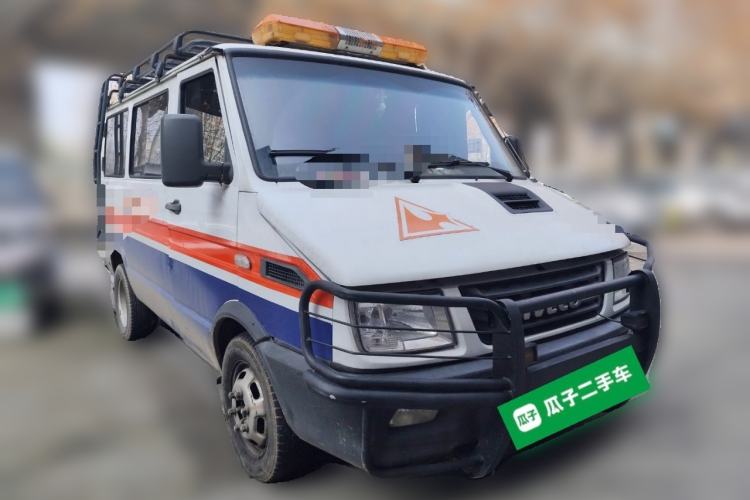 Used Iveco Daily 2017 2.5T A35 Low-Roof 5-7 Seater Passenger Van 47Z5
