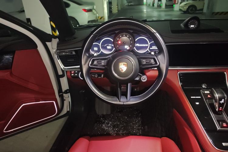 Used Porsche Panamera 2023 Panamera Executive Long Wheelbase Platinum Edition 2.9T Steering Wheel