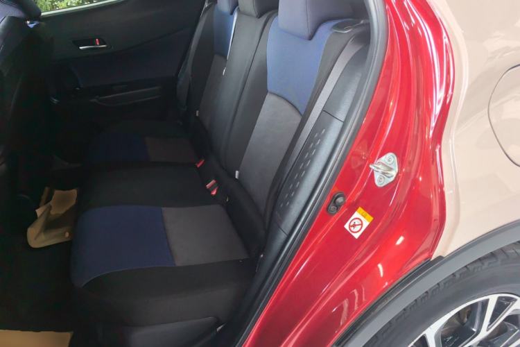 Used Toyota C-HR 2018 2.0L Luxury Sunroof Version China VI Standard
