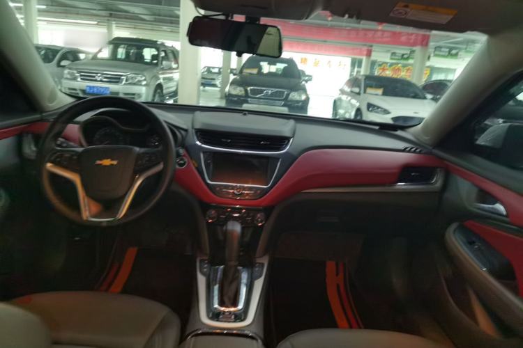 Used Chevrolet Malibu 2017 1.5T Automatic Luxury Edition Center Console