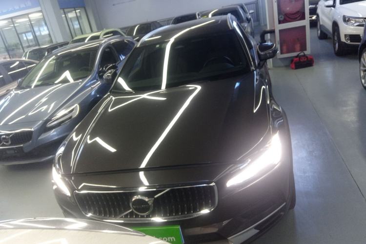 Used Volvo V90 2022 Cross Country B5 AWD Smart Range Edition