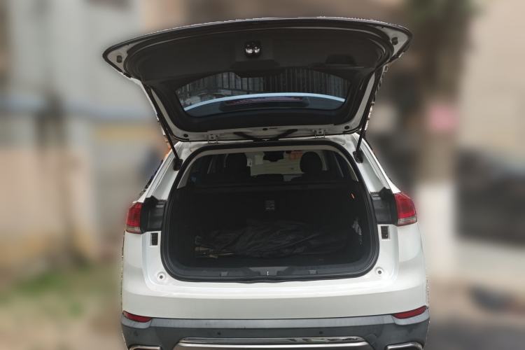 Used Haval H6 2017 Blue Label 1.5T Automatic Two-Wheel Drive ZhiShang Model Trunk