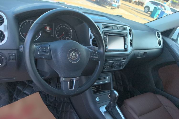 Used Volkswagen Tiguan 2015 1.8TSI Automatic Two-Wheel Drive Luxury Model Interior 5