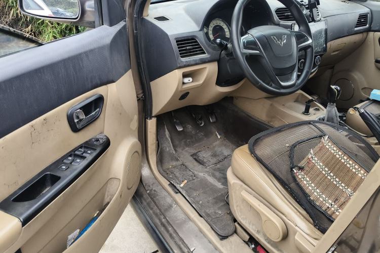 Used Wuling Hongguang 2014 1.2L S Comfort Model China IV