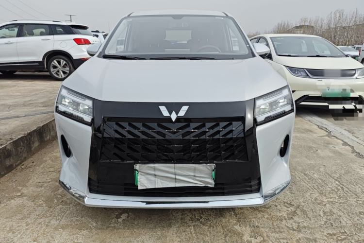 Used Wuling Wuling Starlight 730 2025 Model Plug-in Hybrid 125km Luxury Edition
