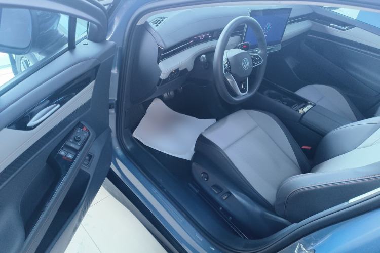 Used Volkswagen ID.7 VIZZION 2024 AIR model Driver Seat