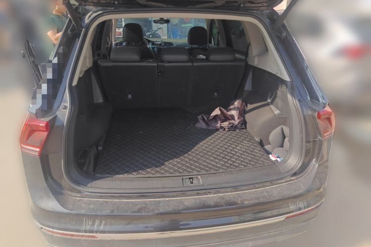 Used Volkswagen Tiguan L 2017 380TSI Automatic All-Wheel-Drive Luxury Edition Trunk