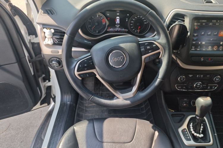 Used Jeep Cherokee 2017 2.0L Superior Edition Steering Wheel