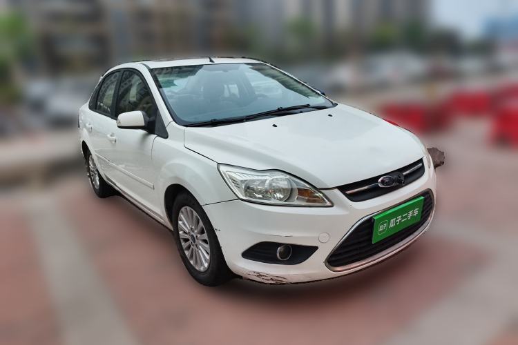 Used Ford Focus 2013 Sedan Classic 1.8L Manual Fashion Edition Front Right 45 Deg