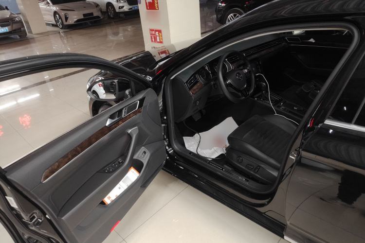 Used Volkswagen Magotan 2018 330TSI DSG Luxury Model
