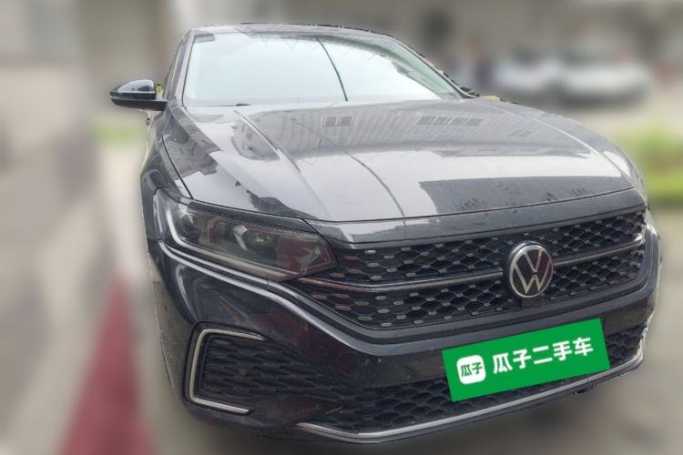 Used Volkswagen Passat 2022 330TSI Starry Elite Edition Front Right 45 Deg