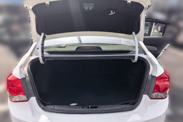 Used Chevrolet Cruze 2011 1.6L SE Automatic Trunk