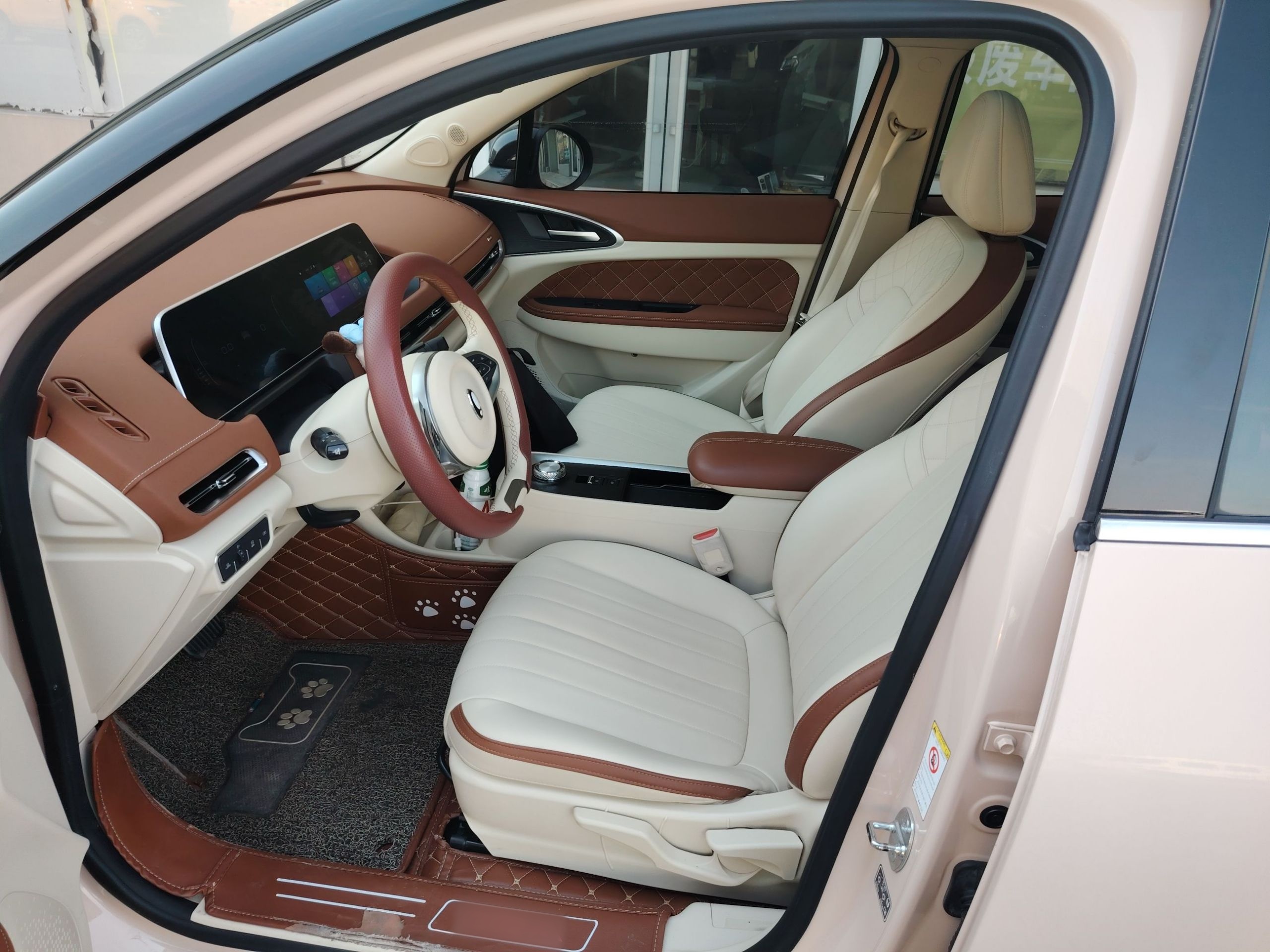 Переднее сиденье в автомобиле