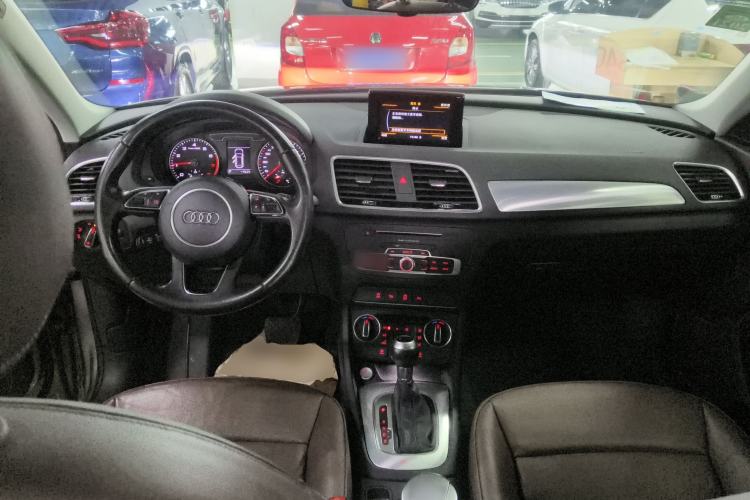 Used Audi Q3 2017 35 TFSI Style Edition Center Console