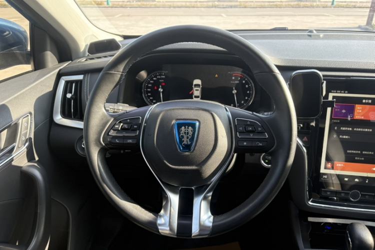 Used Roewe i6 2017 20T Automatic Internet ZhiZun Edition
