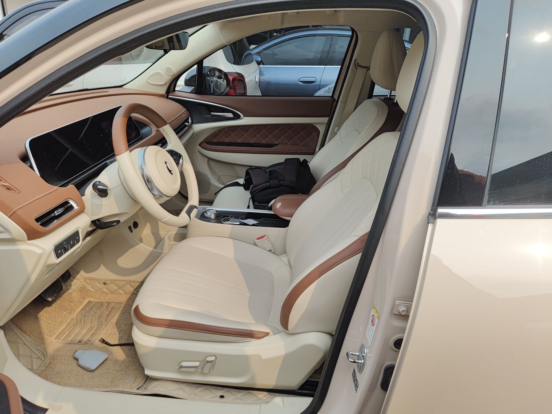 Переднее сиденье в автомобиле