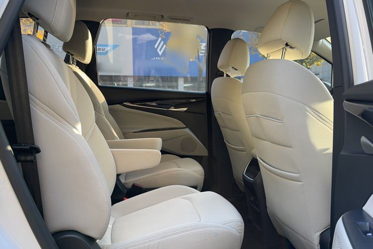 Used SAIC MAXUS Dajia 5 2022 430 km Elite Version 7-Seater