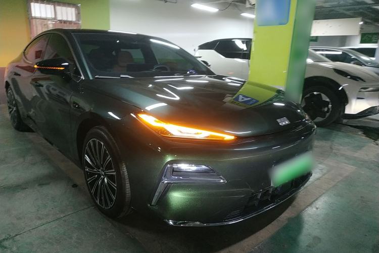 Used Geely Galaxy Galaxy 8 2025 130km EM-P Exploration Edition