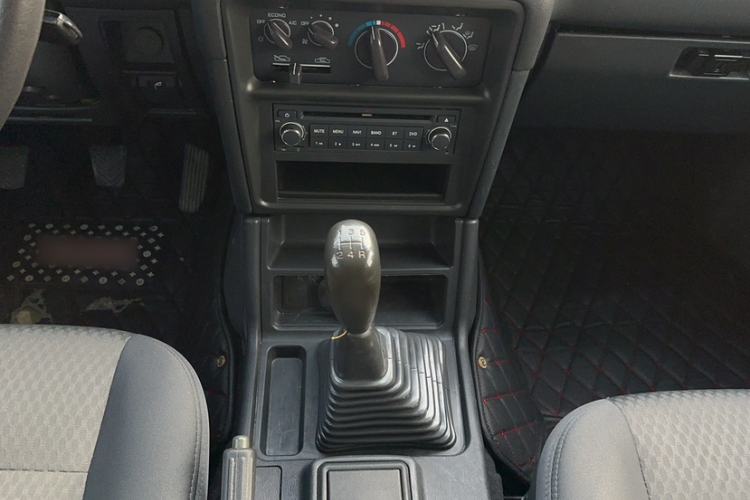 Used Leopaard Q6 2014 2.4L Two-Wheel Drive Version
