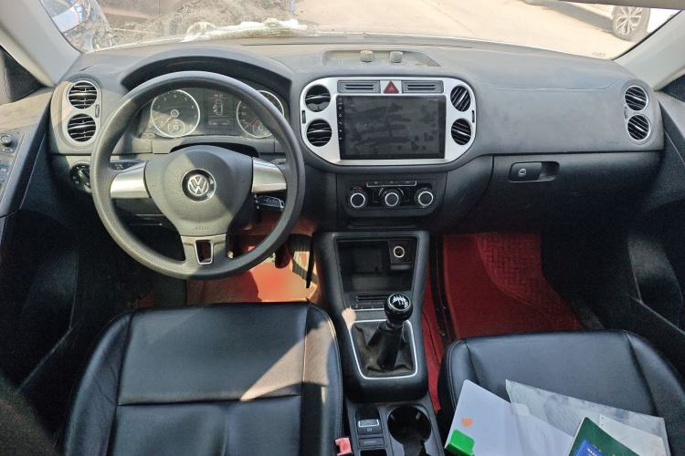 Used Volkswagen Tiguan 2010 1.8 TSI Manual Two-Wheel Drive Urban Edition Center Console