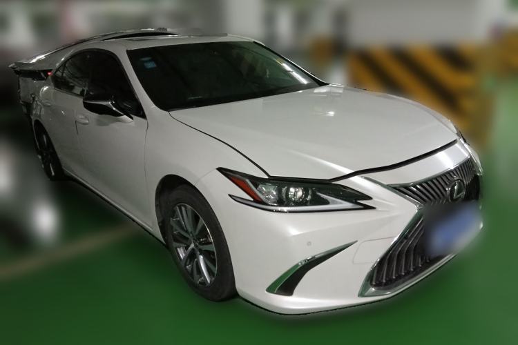 Used Lexus ES 2020 200 Excellence Edition Front Right 45 Deg
