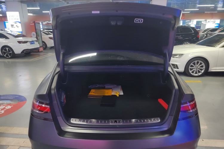 Used Genesis G90 2023 Luxury Edition Trunk