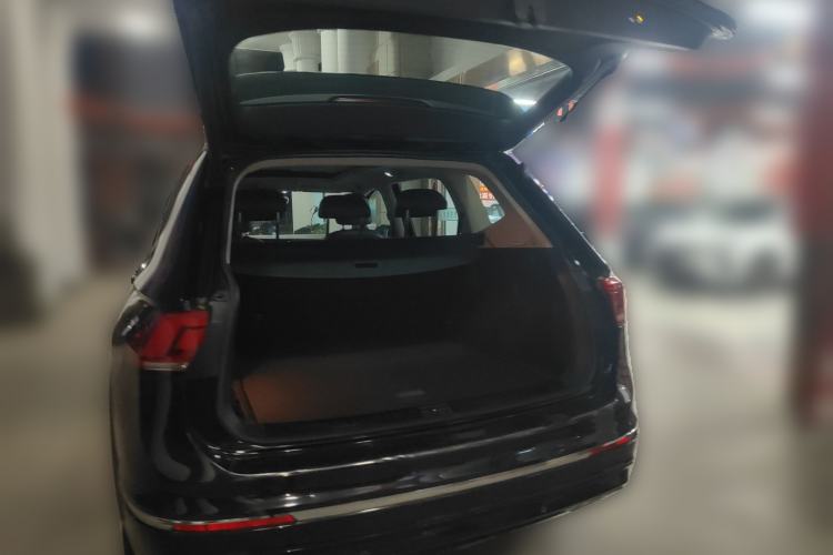 Used Volkswagen Tiguan L 2021 330TSI Automatic Two-Wheel Drive R-Line Enhanced Edition Trunk