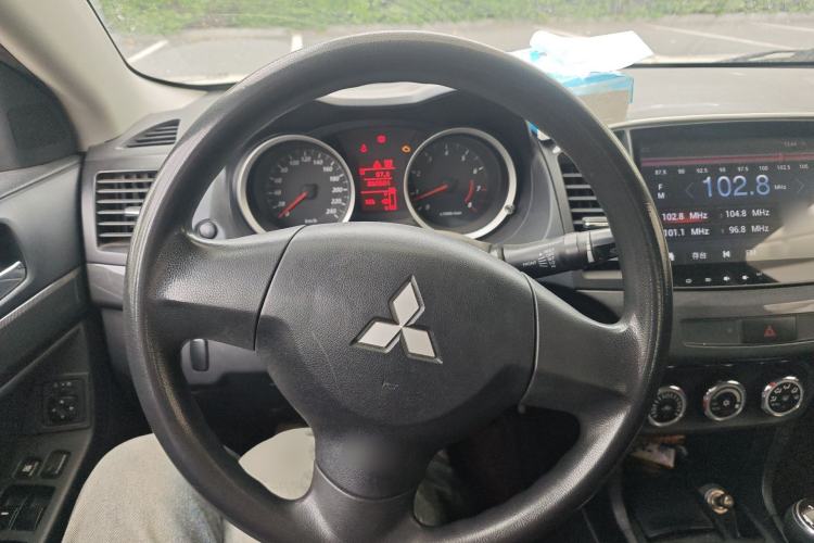 Used Mitsubishi Lancer EX 2011 Xiali Edition 2.0L Manual Comfort Model Steering Wheel