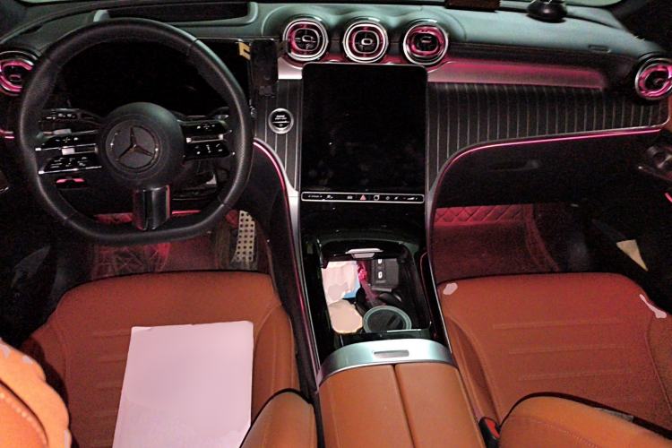 Used Mercedes-Benz GLC 2023 GLC 300 L 4MATIC Luxury 7-Seater Center Console