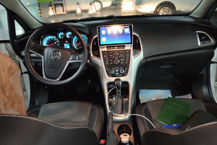 Used Buick GT 2014 XT 1.6L Automatic Comfort Edition Center Console